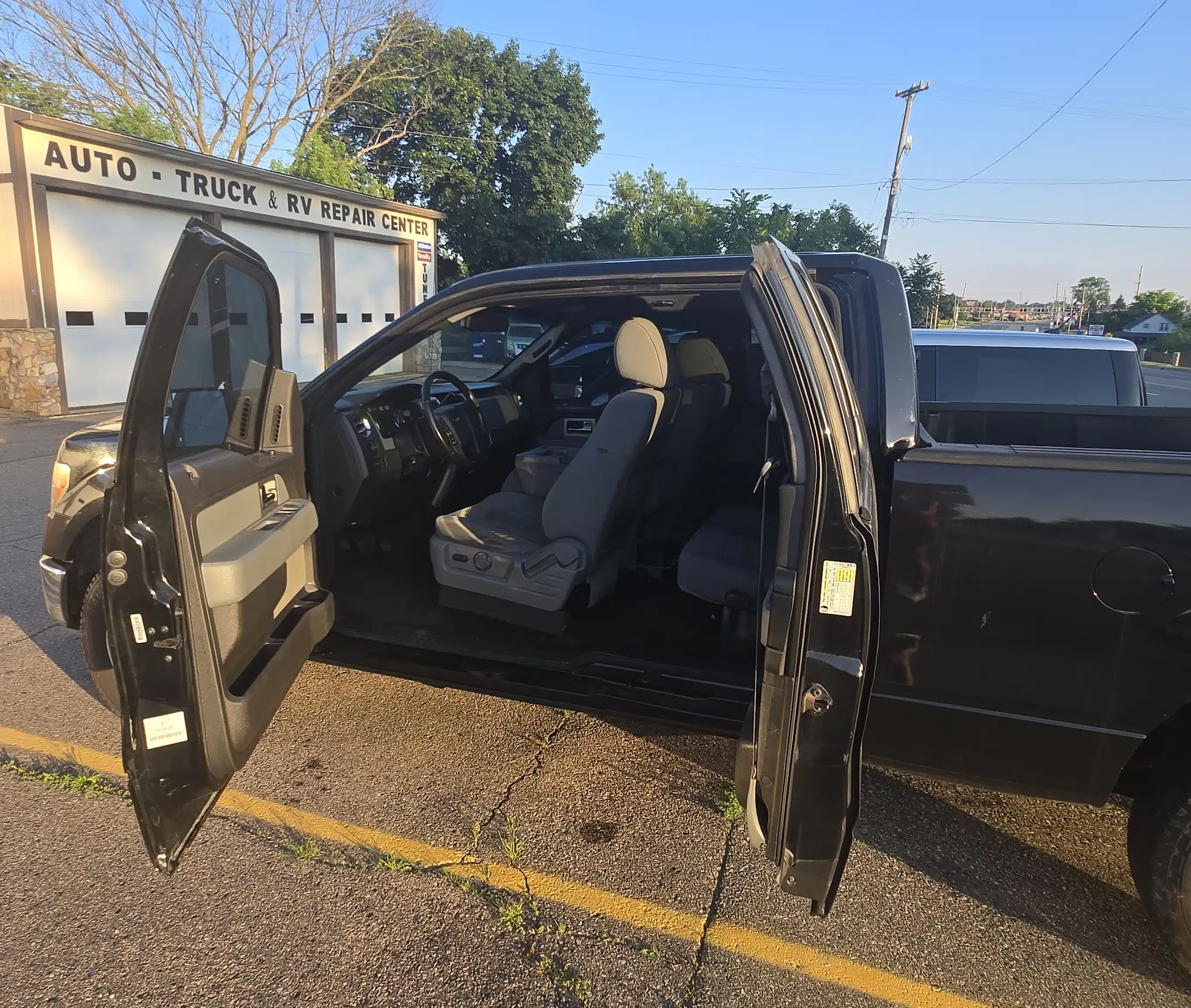 
								Ford F-150 XLT SuperCab 2WD full									