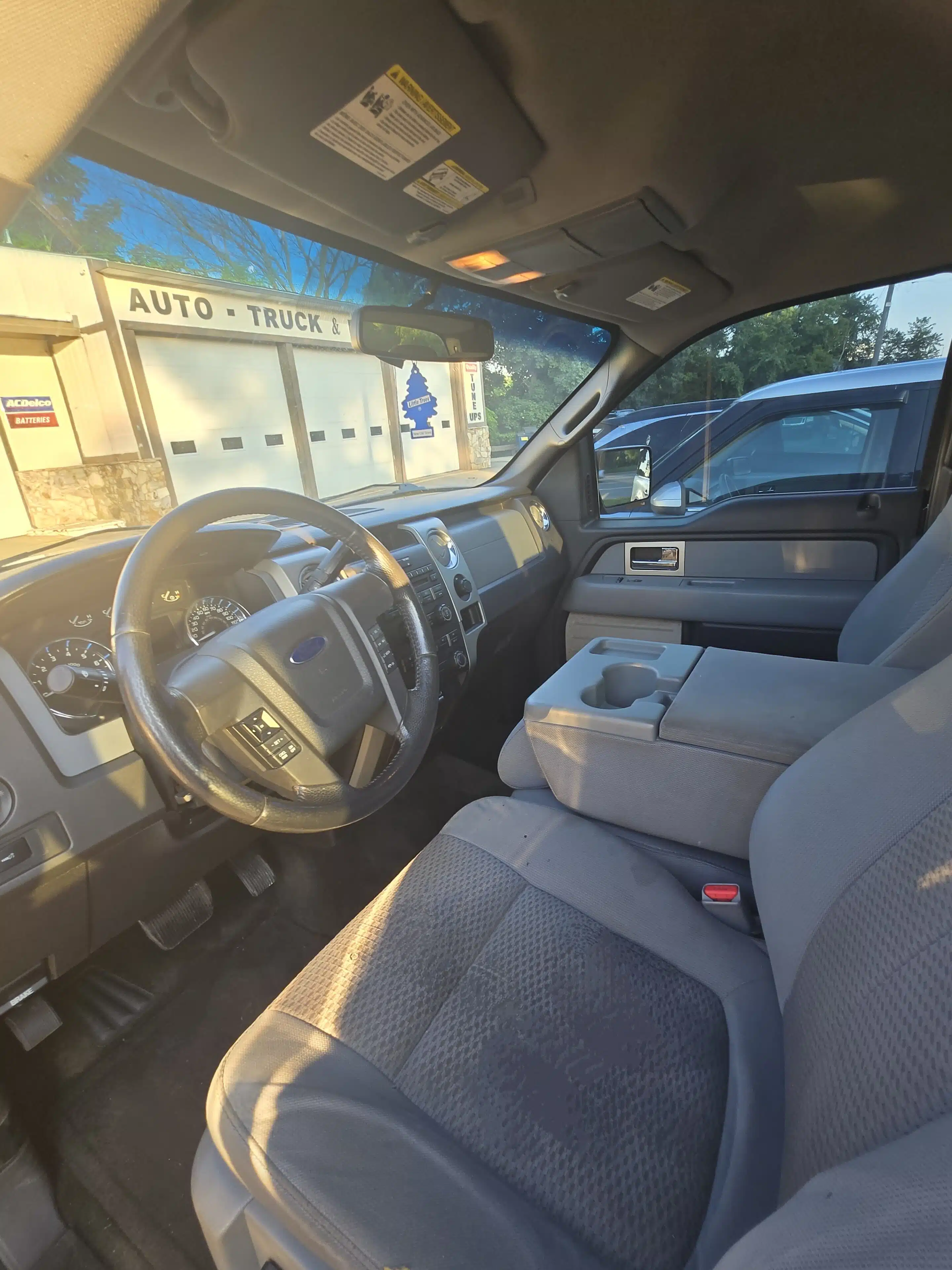 
								Ford F-150 XLT SuperCab 2WD full									